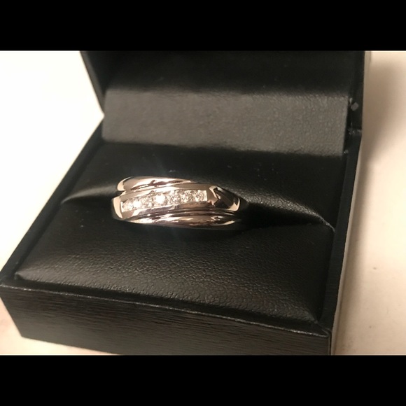 Jewelry - Men’s wedding band never worn !